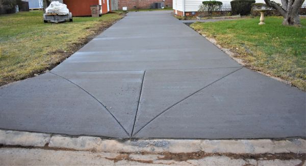 Apron Pouring in Wheaton